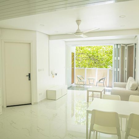 Beachfront Apartment Мале Екстериор снимка