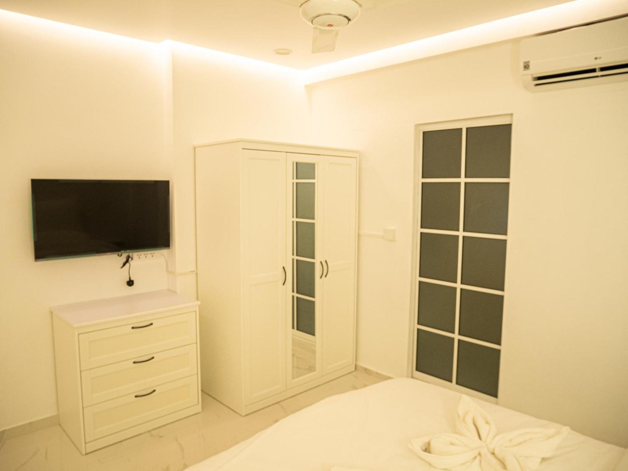 Beachfront Apartment Мале Екстериор снимка