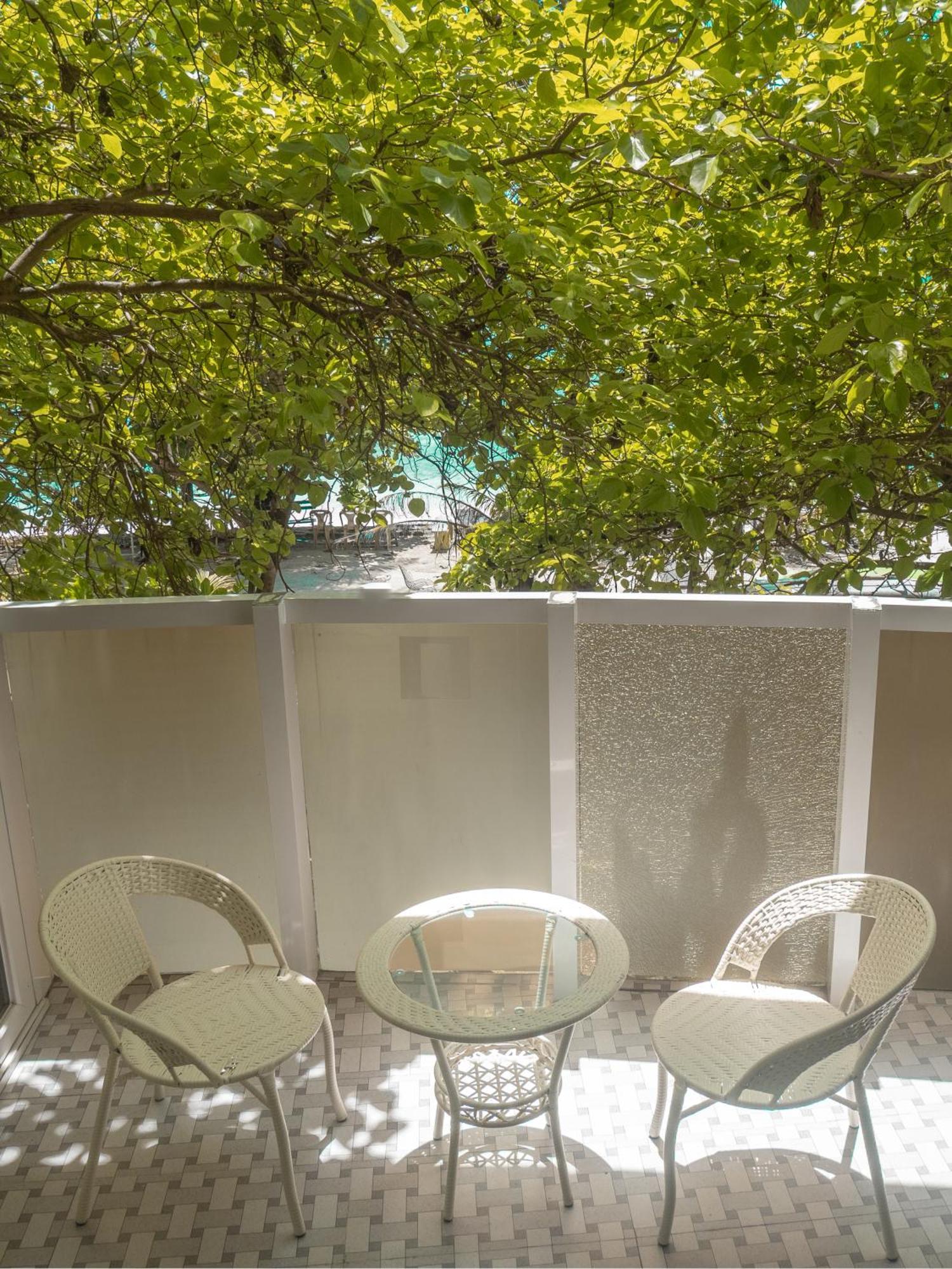 Beachfront Apartment Мале Екстериор снимка