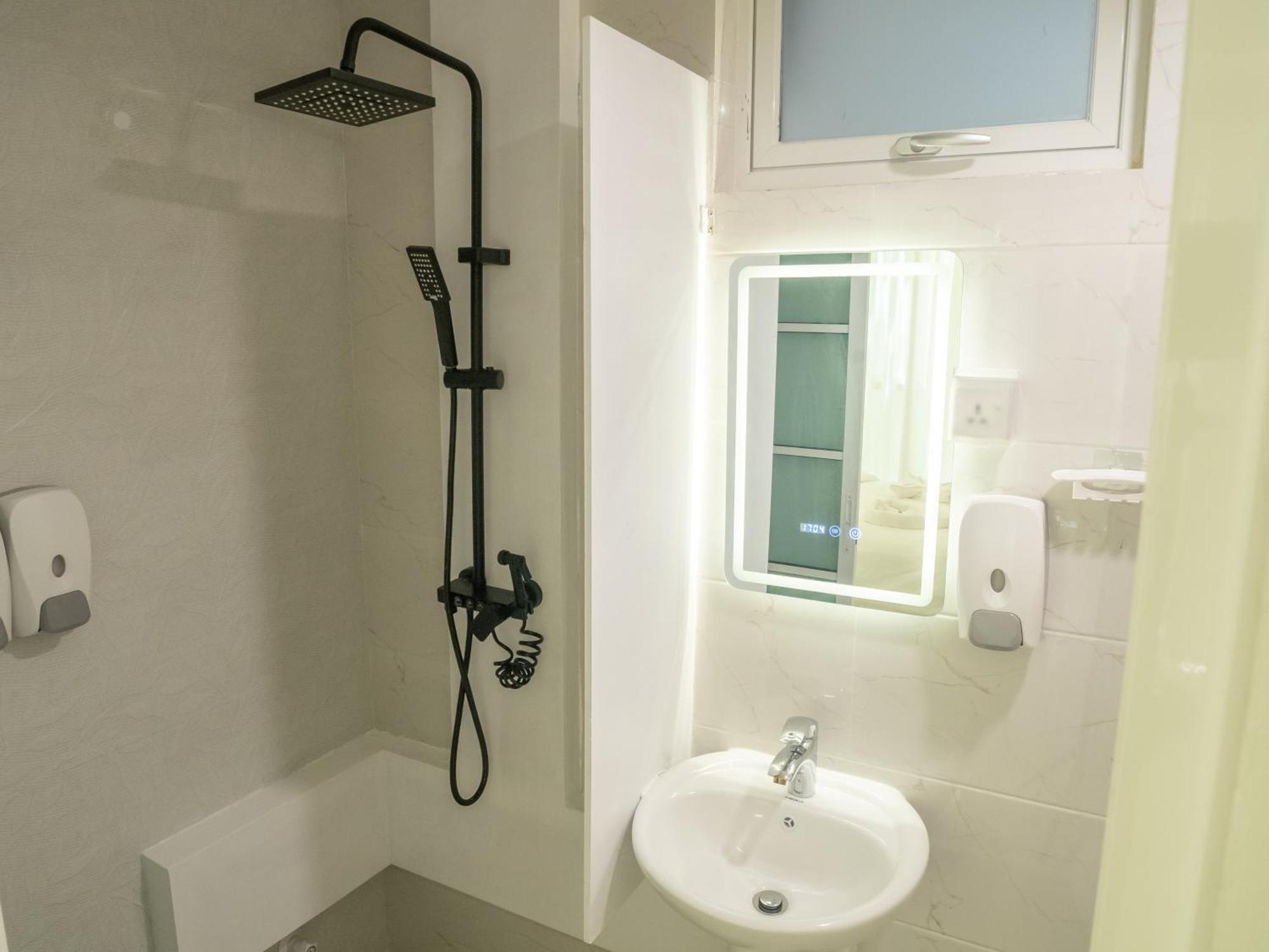 Beachfront Apartment Мале Екстериор снимка
